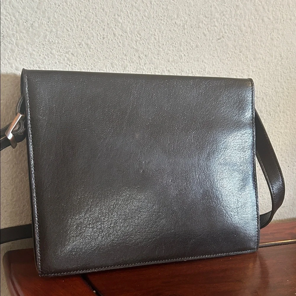 Yves Saint Laurent Leather Shoulder bag